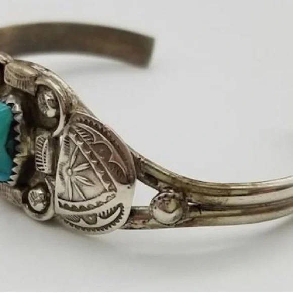 Rare, detailed antique turquoise cuff, for delicate wrist, see measurements - Picture 4 of 5